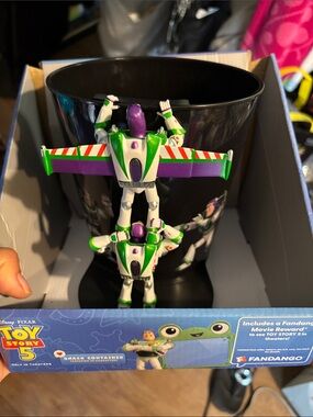 Toy Story Buzz Lightyear Kids Snack Container - Green & Purple